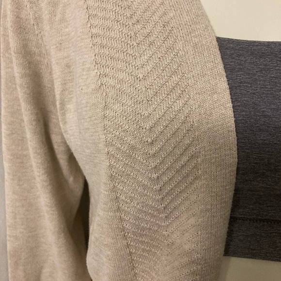 Like new! Liz Claiborne beige cardigan - Picture 11 of 16